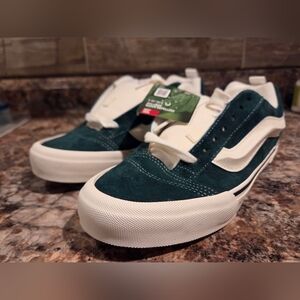 VANS Knu Skool Mens Size 8 Women 9.5 Pig Suede Green  NIB No Lid
